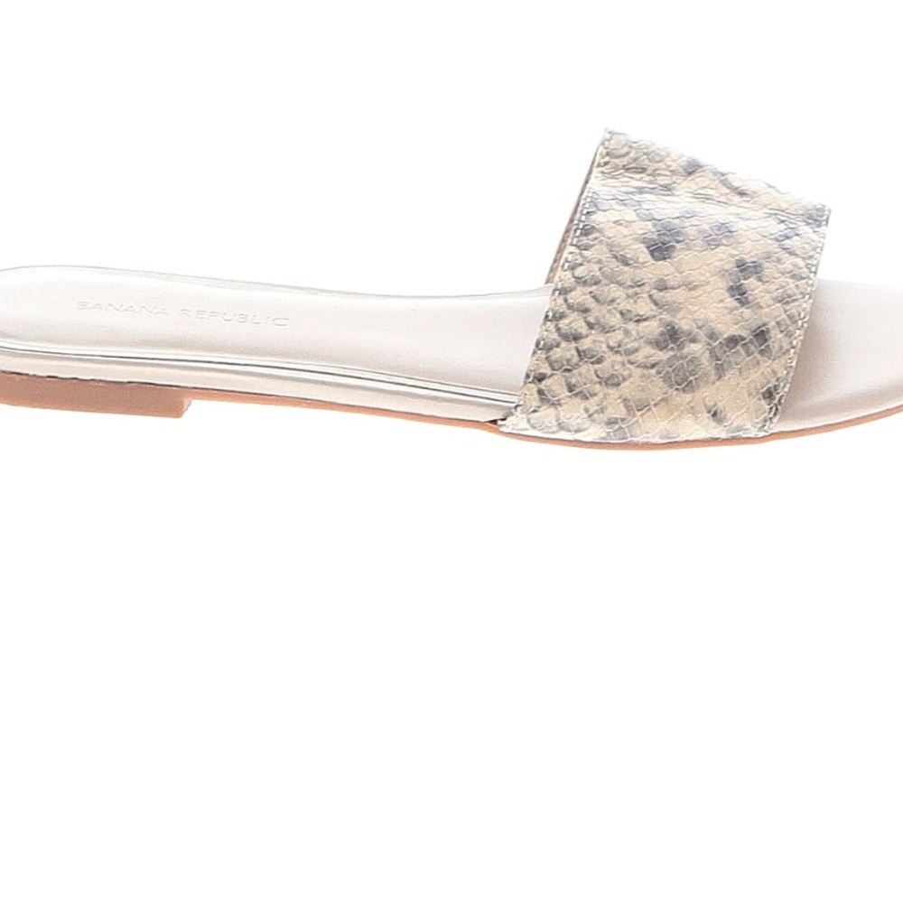 Brand New without box Banana Republic Leather Cream Sandals  Snakeskin Print 9
